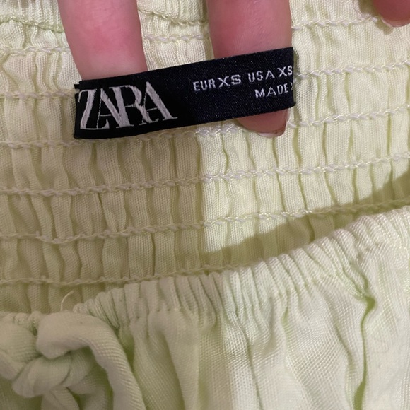 Like green ZARA top - Picture 3 of 3